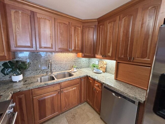 Building Photo - 1600 Ala Moana Blvd