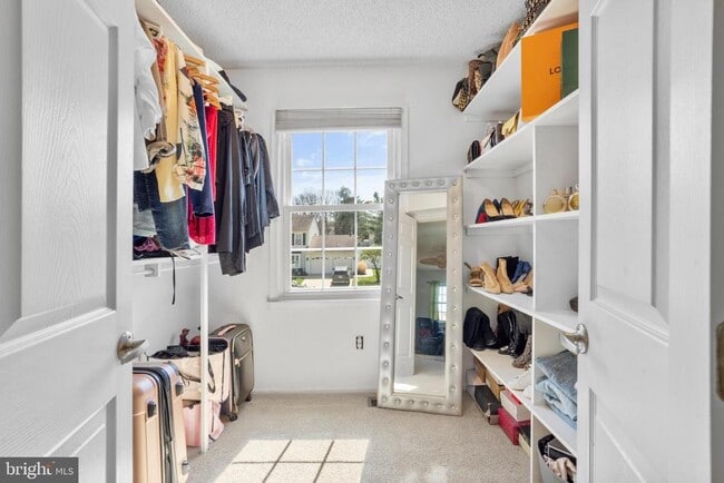 Building Photo - 5 Greenleigh Cir