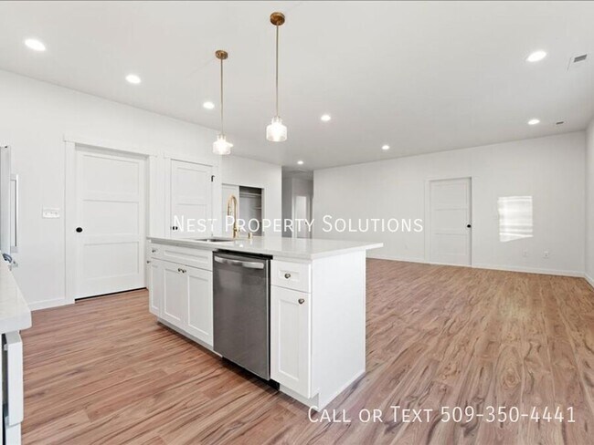 Building Photo - 13436 Rd 4 NE