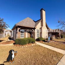 Building Photo - Modern One-Level Living with Pool and Club...