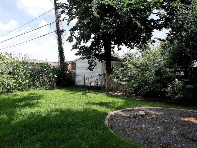 Building Photo - 7607 Moss Rose St
