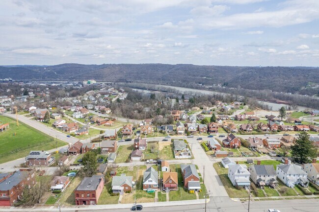 Building Photo - 826 Miller Ave