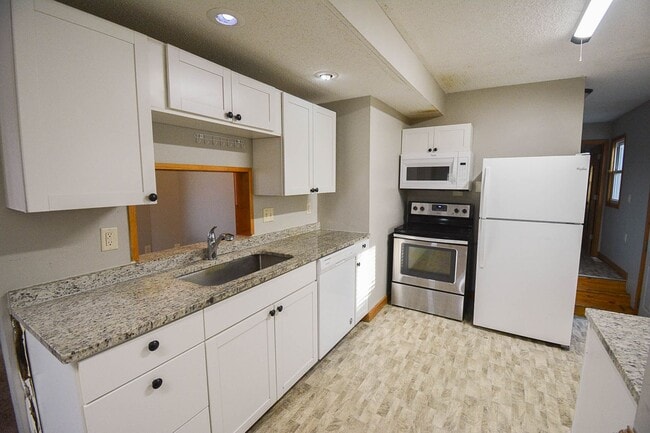 Building Photo - Rent Special!  2 Bed, 1 Bath Home Near Mayo Clinic