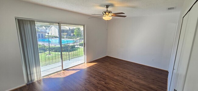 Building Photo - 824 Town Cir