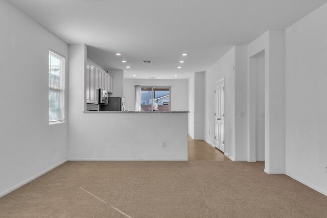 Building Photo - 6919 Feather Hl St