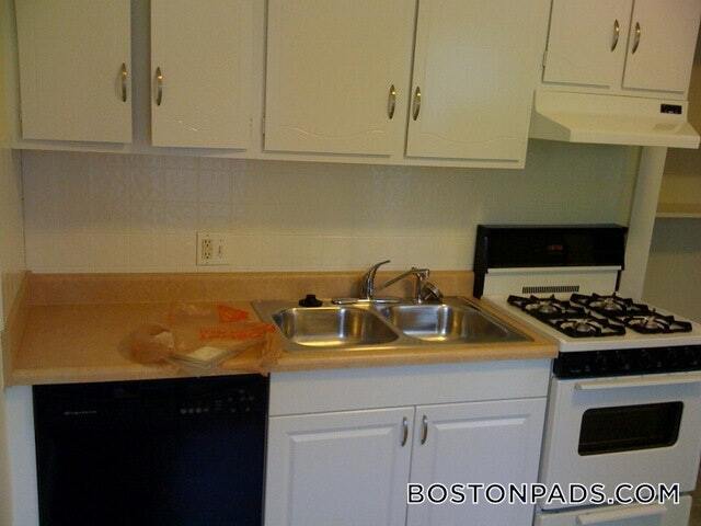 Building Photo - 9 Elmer St