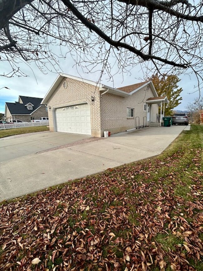 Building Photo - Lehi home for rent with finished basement!