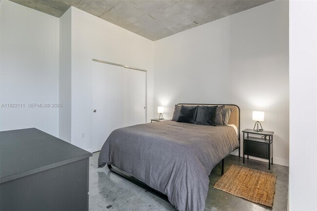 Building Photo - 151 SE 1st St