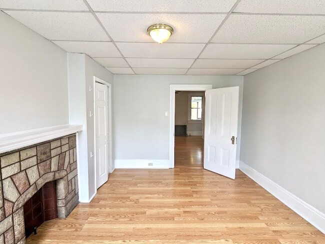 Building Photo - 346 39th St