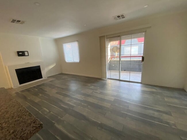 Building Photo - CUTE REMODELED ONE BEDROOM UNIT IN GATED C...