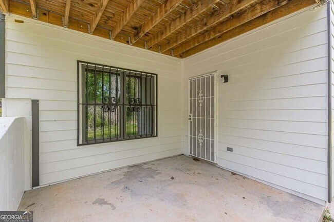 Building Photo - 1410 Eastland Rd SE