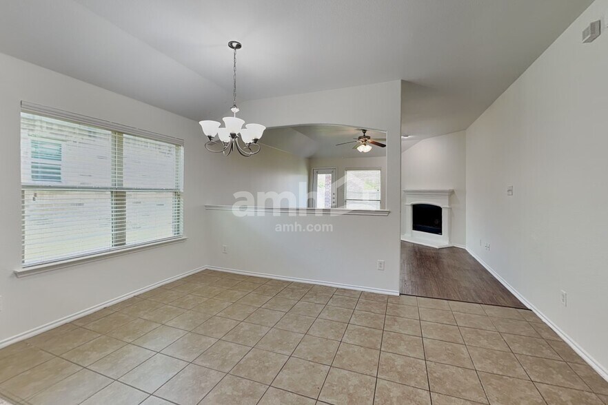 Building Photo - 1000 Churchill Dr