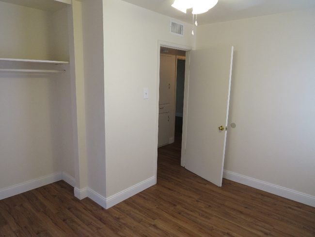 Building Photo - 419 Anton Dr