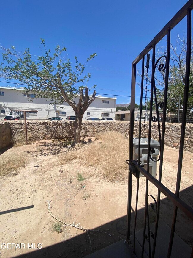 Building Photo - 8913 Ankerson St