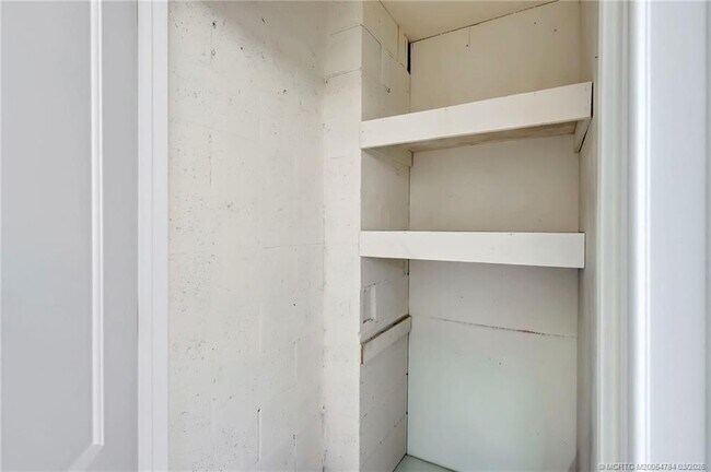 Building Photo - 40 NE Plantation Rd