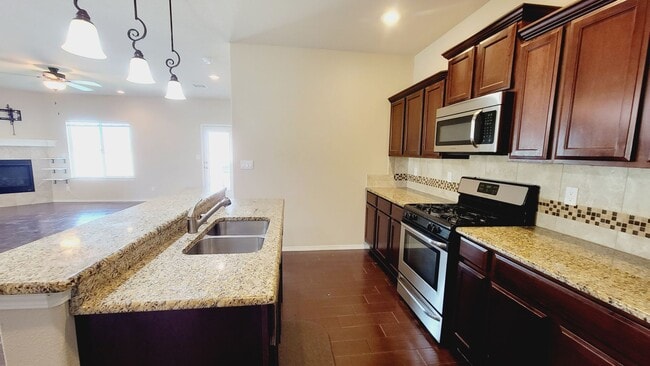 Building Photo - 7453 Eagle Vista Dr