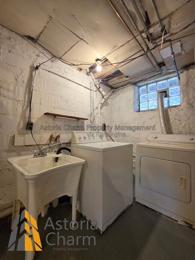 Building Photo - 3016 Pelham Ave