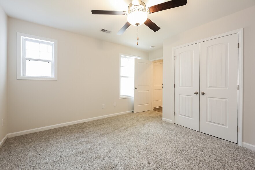 Building Photo - 316 Noble Ln