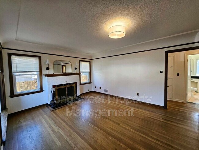 Building Photo - 224 N Russet St