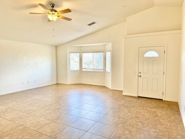 Building Photo - Huge 3 bed 2 bath Home In Storey Park Neig...