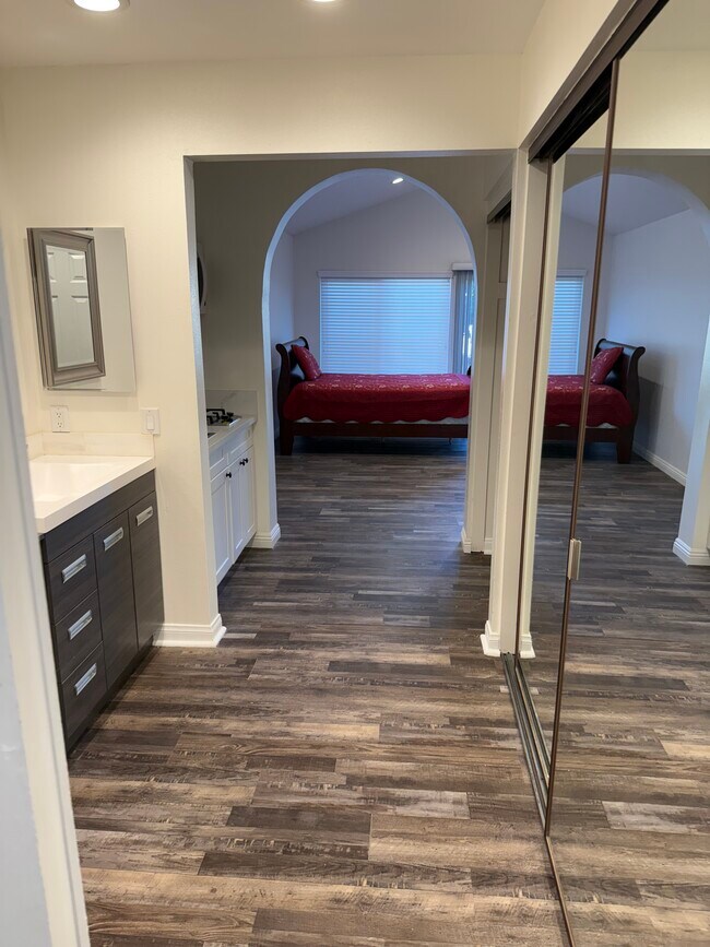 Building Photo - 9140 Crebs Ave