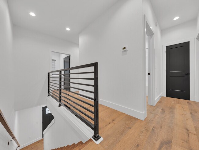 Building Photo - 252 River Valley Cir