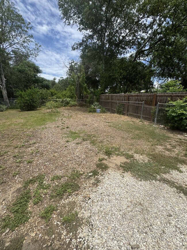 Building Photo - 115 Plainview Dr