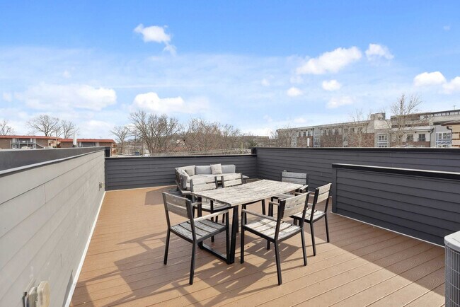 Building Photo - 3206 West End Cir