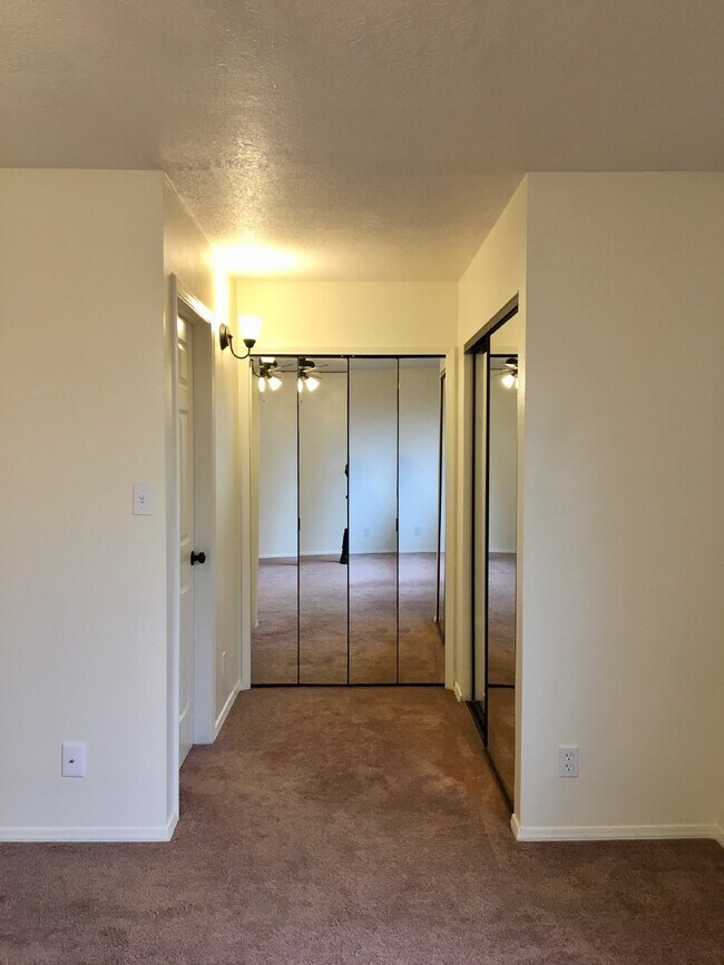 Building Photo - Enchanted Hills - 3BR w/AC