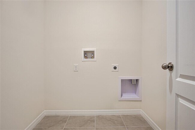 Building Photo - 555 Tanaro Ln