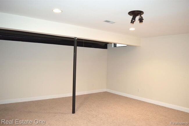Building Photo - 1272 Poppy Hill Dr