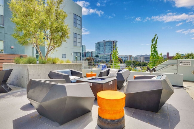 Building Photo - 355 Berry St