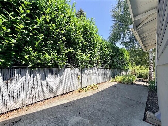 Building Photo - 4670 SW 160th Ave