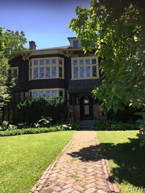 Building Photo - 1618 James St