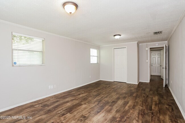 Building Photo - 10410 Wooster Dr