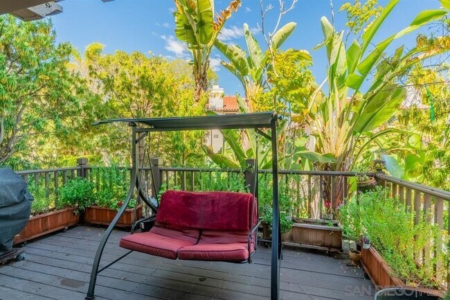 Building Photo - 8642 Villa La Jolla Dr