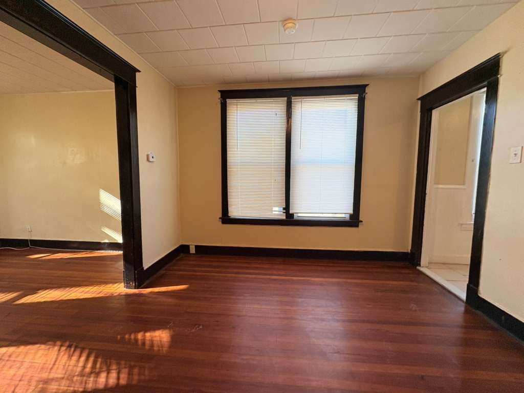 Building Photo - 327 Bassett St