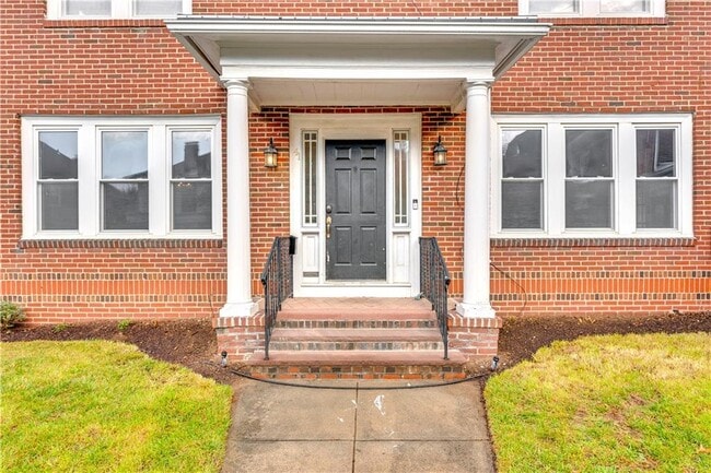 Building Photo - 41 Elmway St