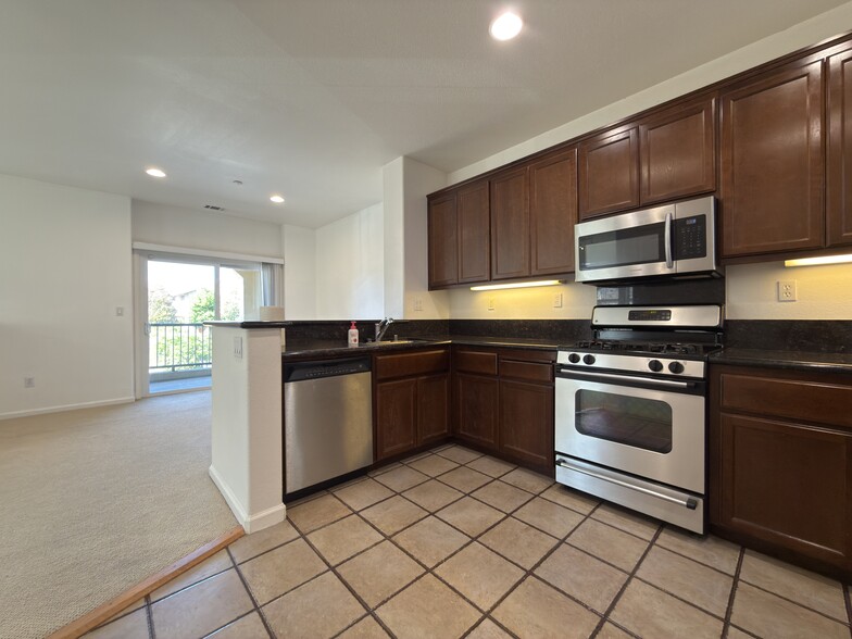 Kitchen 1 - 300 Presidio St