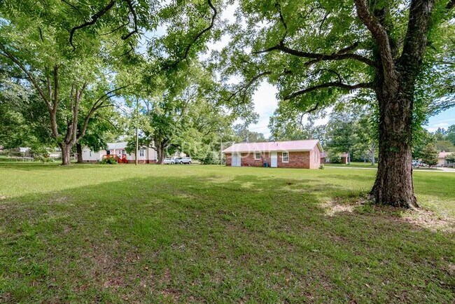 Building Photo - 968 Crestline Dr