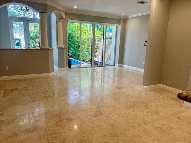 Building Photo - 1362 Bayview Dr