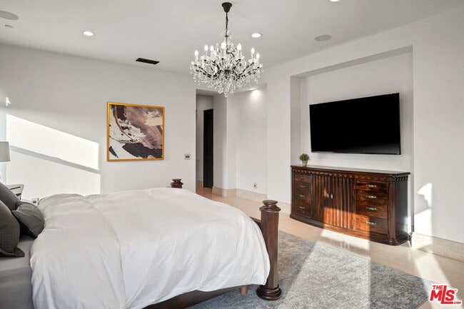 Building Photo - 20101 SW Cypress St