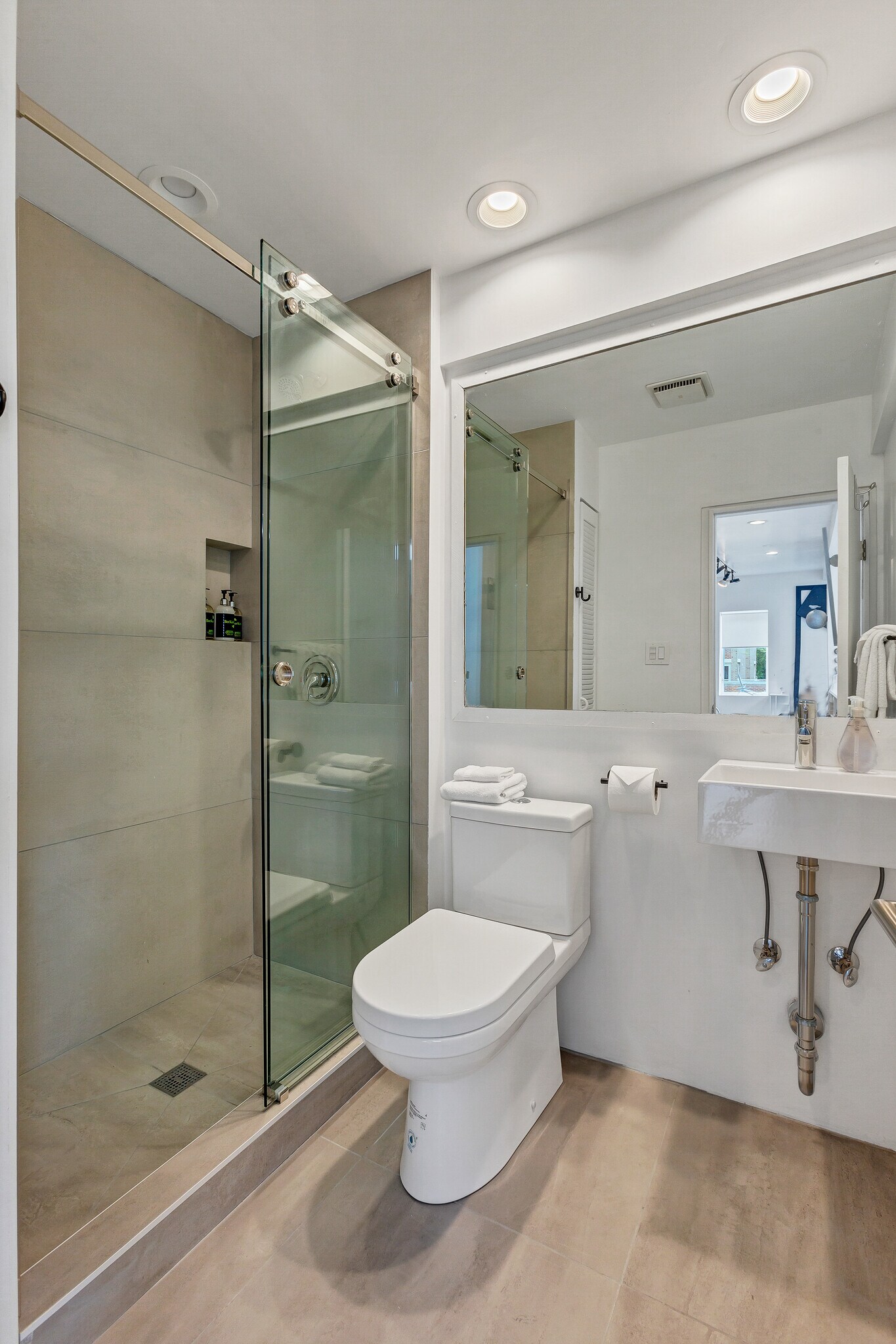 Building Photo - 2231 N Wayne Ave