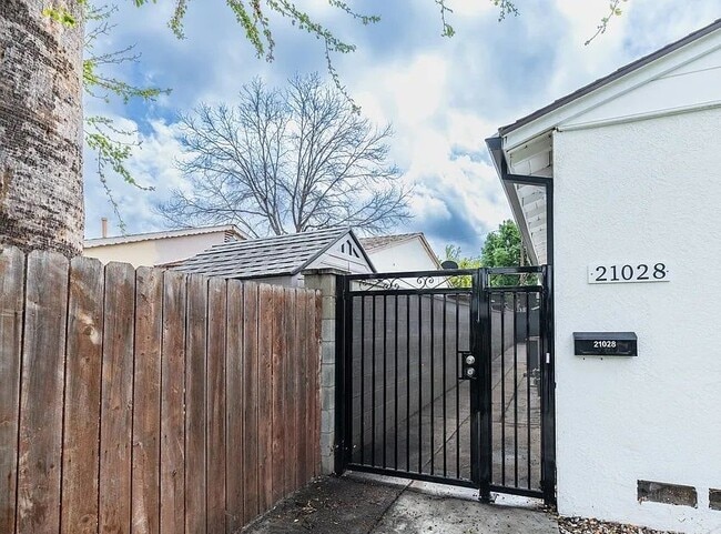 Building Photo - 21028 Ingomar St