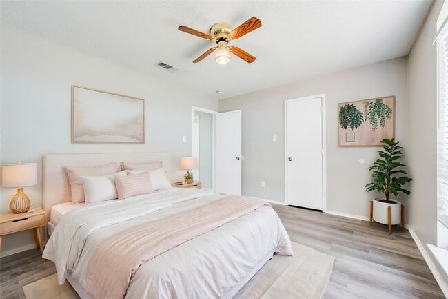 Building Photo - 6431 St Leonard Dr