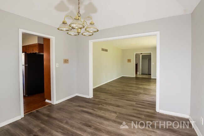 Building Photo - 3 BR/2BA | Newly Renovated Single Family Home |  2 Car Garage | Large Subbasement