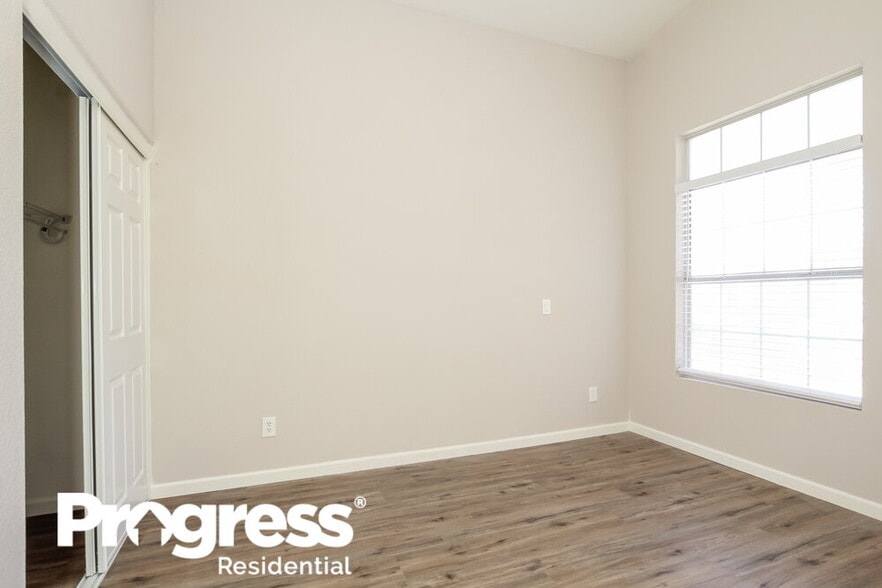 Building Photo - 9658 W Potter Dr