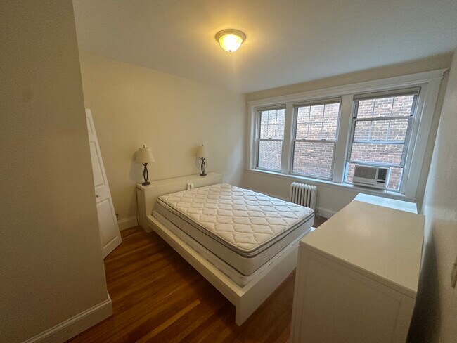 Building Photo - 330 Harvard St