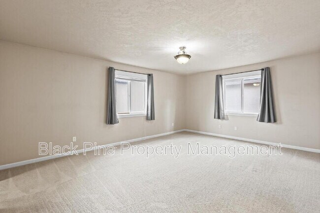 Building Photo - 1729 S Eagleson Rd