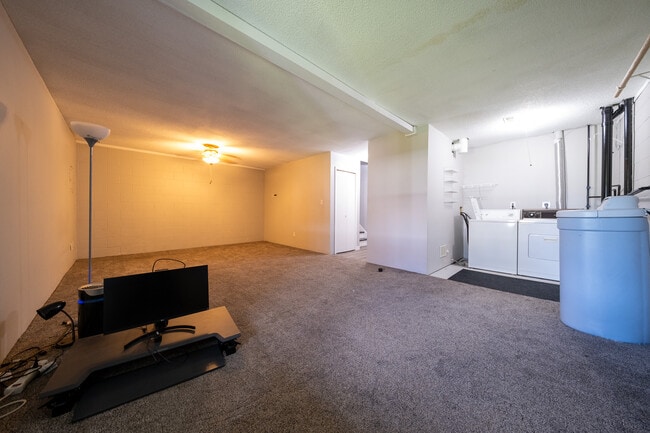 Building Photo - 4108 S Meadowlark Rd